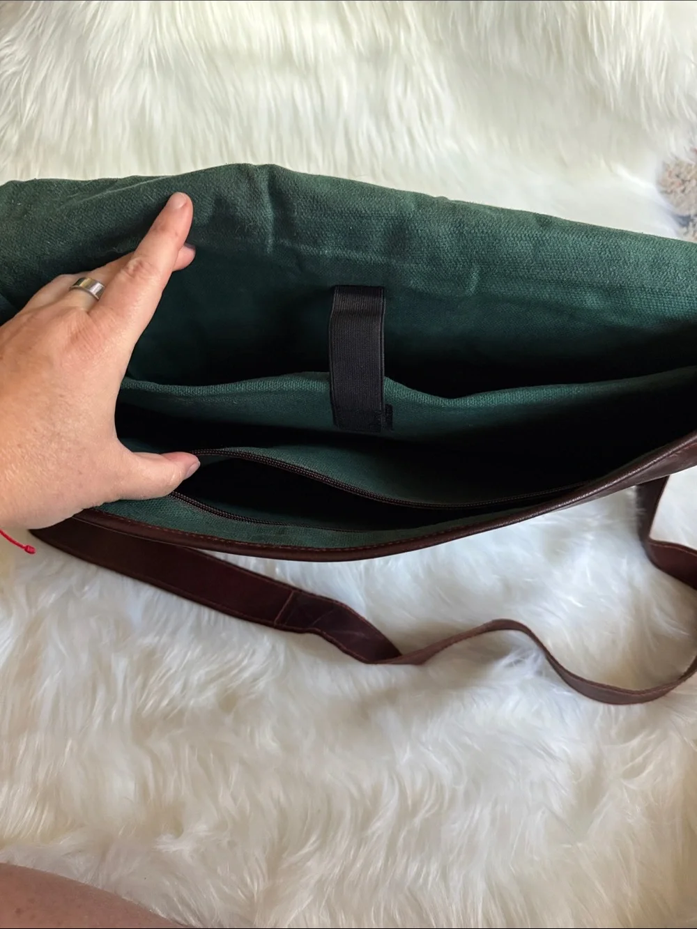 Kodiak Leather Messenger laptop case